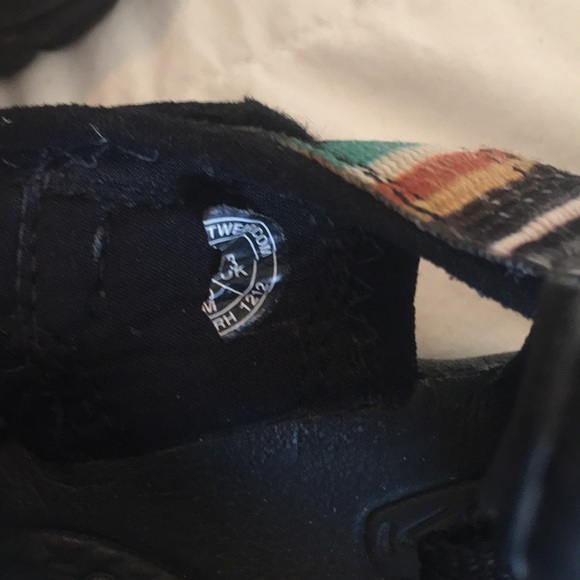 Keen closed toe waterproof sandals 5.5 - Picture 15 of 16